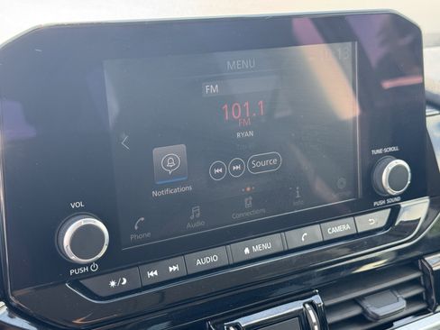 Used 2025 Nissan Pathfinder SV FWD image 19