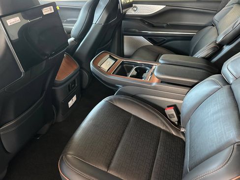 New 2026 Lincoln Navigator Black Label AWD/4WD image 11