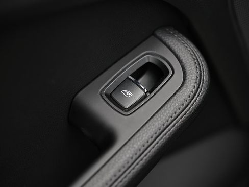 Certified 2024 Porsche Macan image 23