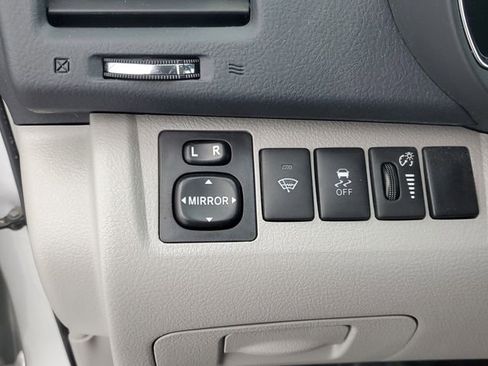 Used 2013 Toyota Highlander Plus FWD image 28