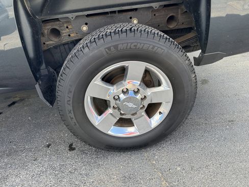 Used 2019 Chevrolet Silverado 2500 W/T AWD/4WD image 31