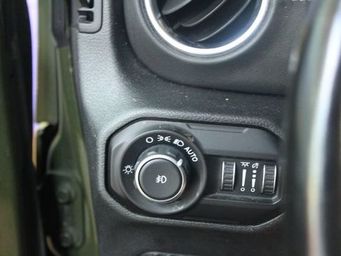 Used 2020 Jeep Wrangler Unlimited Sahara AWD/4WD image 15