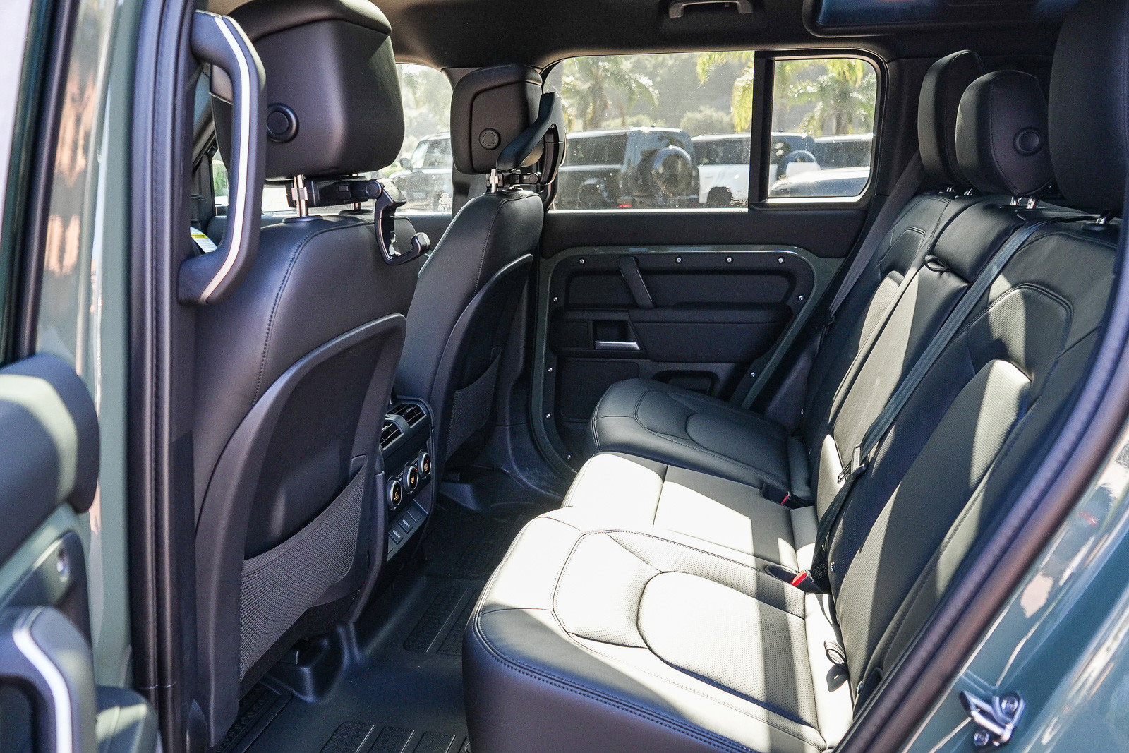 New 2026 Land Rover Defender 110 AWD/4WD image 17
