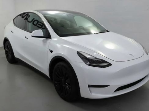 Used 2023 Tesla Model Y AWD image 4
