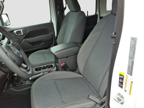 Used 2025 Jeep Wrangler Unlimited Sport AWD/4WD image 13