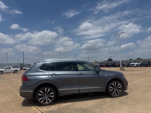 Used 2020 Volkswagen Tiguan SEL Premium R-Line w/ 3rd Row Seat Package AWD/4WD image 25