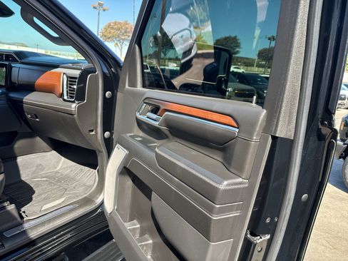 Used 2024 GMC Sierra 2500 Denali w/ Technology Package AWD/4WD image 25