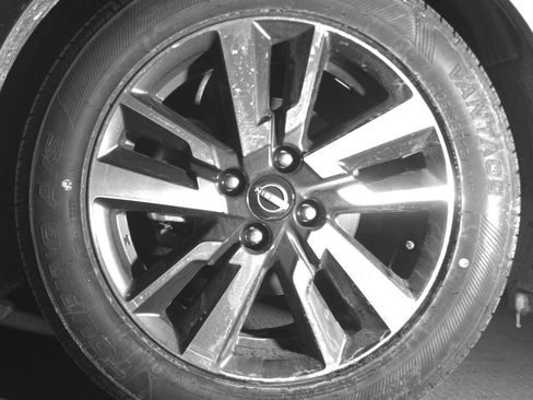 Used 2025 Nissan Versa SV image 12