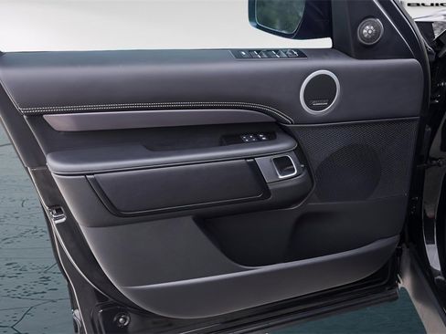 Used 2024 Land Rover Discovery Metropolitan Edition image 28