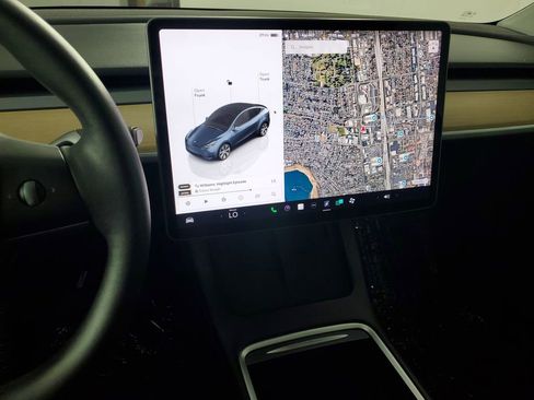 Used 2024 Tesla Model Y Long Range image 16