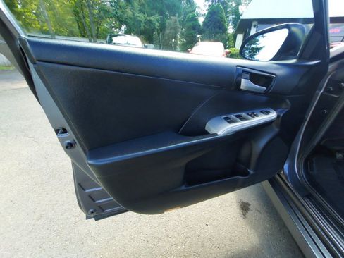 Used 2014 Toyota Camry SE FWD image 8