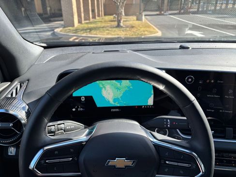 Used 2025 Chevrolet Equinox LT image 29