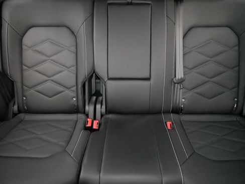 Certified 2025 Volkswagen Atlas Cross Sport SE image 13