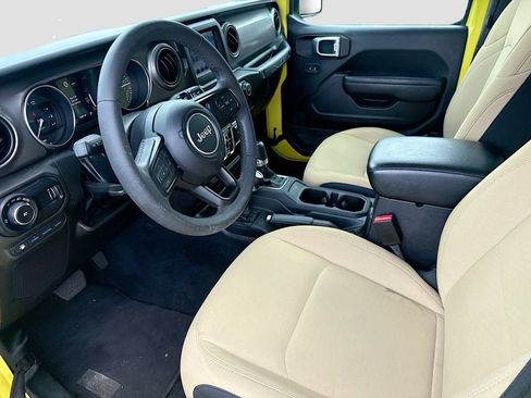 Used 2023 Jeep Wrangler Unlimited AWD/4WD image 25
