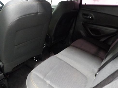 Used 2018 Chevrolet Trax LS FWD image 9