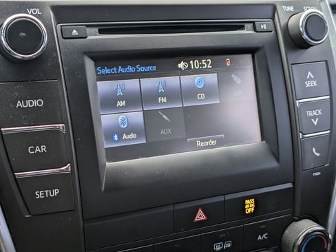 Used 2016 Toyota Camry SE w/ Moonroof Package image 19