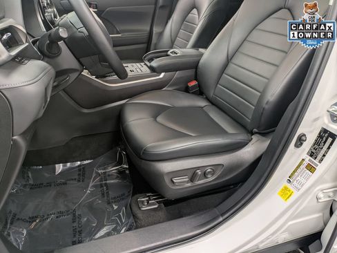 Used 2022 Toyota Highlander XLE AWD/4WD image 12
