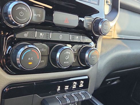 Used 2020 RAM 1500 Laramie AWD/4WD image 11