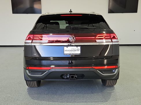 New 2026 Volkswagen Atlas Cross Sport SE FWD image 8