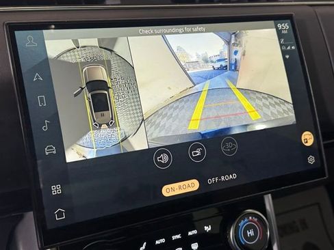 Certified 2023 Land Rover Range Rover SE image 31