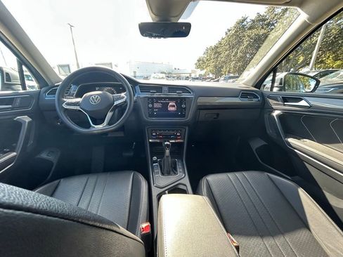 Used 2022 Volkswagen Tiguan SE image 10