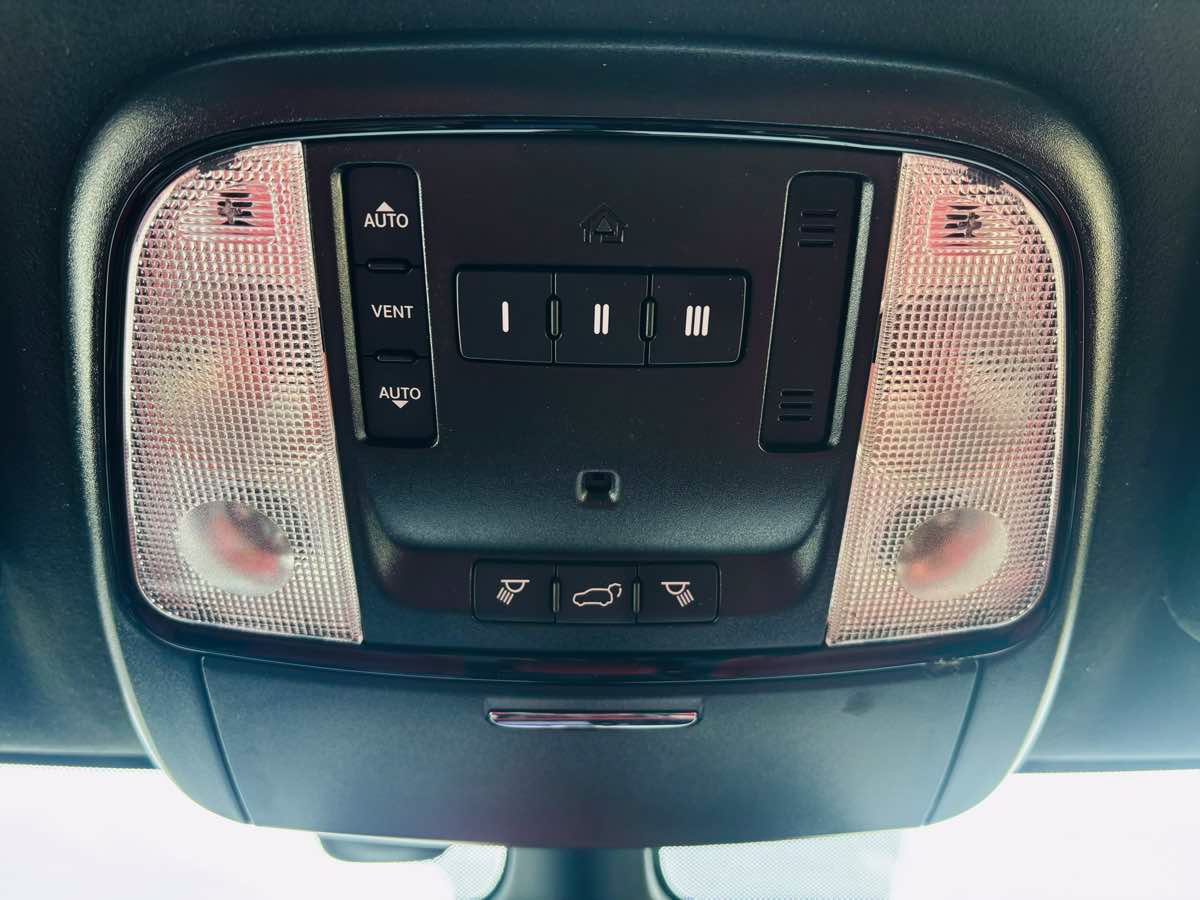 Used 2021 Dodge Durango R/T w/ Technology Group AWD/4WD image 53