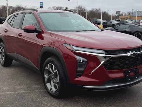 Used 2024 Chevrolet Trax LT w/ Driver Confidence Package image 8