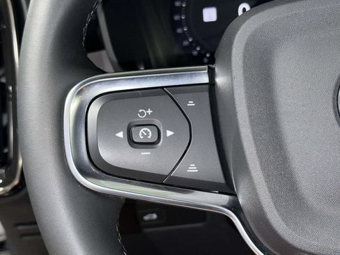 Used 2023 Volvo XC40 Recharge Ultimate AWD/4WD image 31