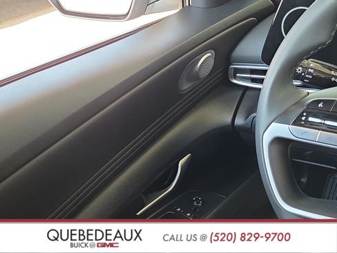 Used 2025 Hyundai Elantra SEL FWD image 24