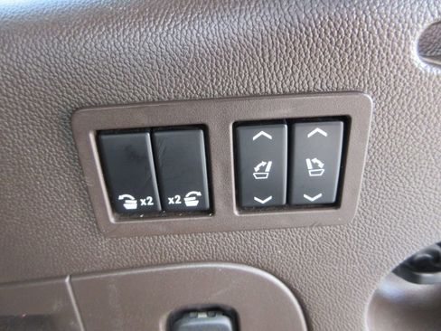 Used 2020 GMC Yukon XL Denali image 13