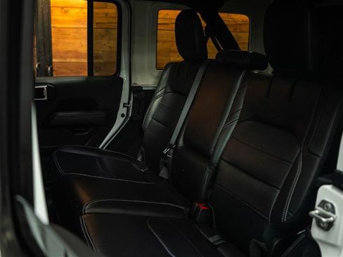 Used 2021 Jeep Wrangler Unlimited Sahara AWD/4WD image 10