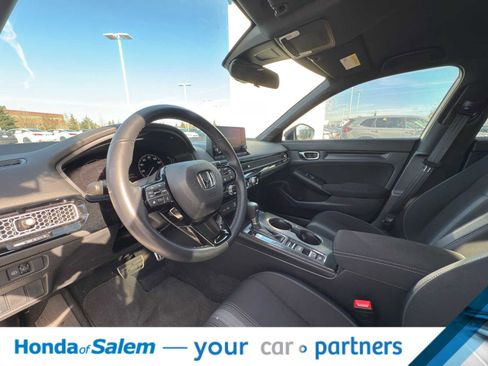 Used 2023 Honda Civic Sport image 2