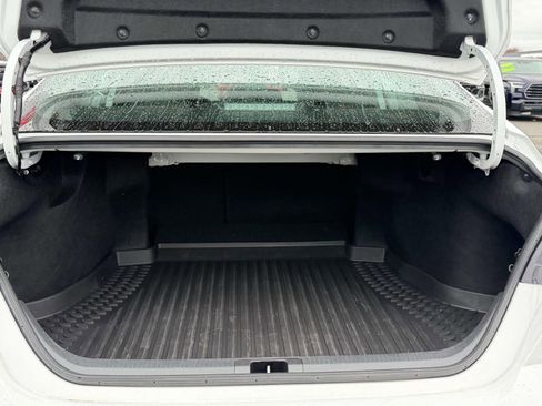 Used 2025 Toyota Camry SE image 9