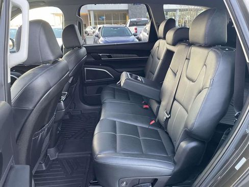 Used 2023 Kia Telluride EX image 3
