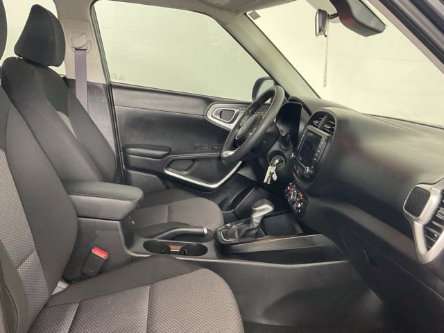 Used 2025 Kia Soul LX w/ LX Technology Package FWD image 17