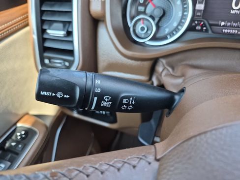 Used 2019 RAM 1500 Laramie AWD/4WD image 24