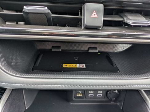 Used 2024 Toyota Highlander XLE AWD/4WD image 33