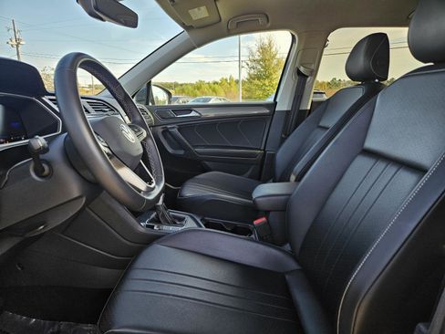 Used 2024 Volkswagen Tiguan SE image 8