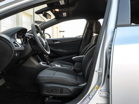 Used 2019 Chevrolet Cruze LT w/ Convenience Package FWD image 4