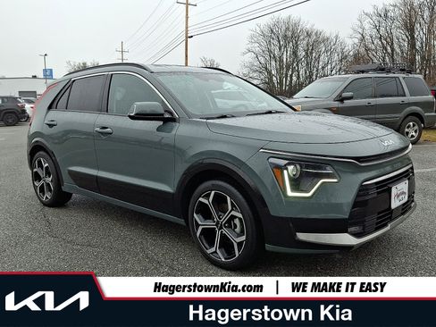 Used 2023 Kia Niro EX Touring image 1