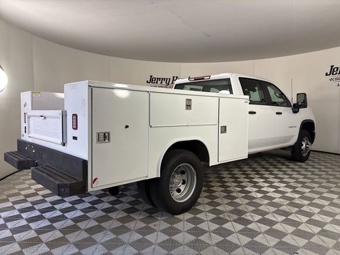 Used 2025 Chevrolet Silverado 3500 W/T image 4