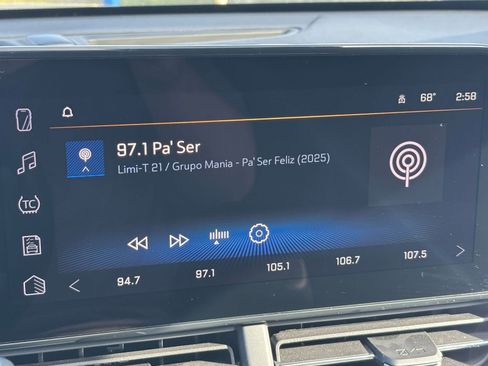 Used 2025 Chevrolet Trax LT w/ LT Convenience Package image 21