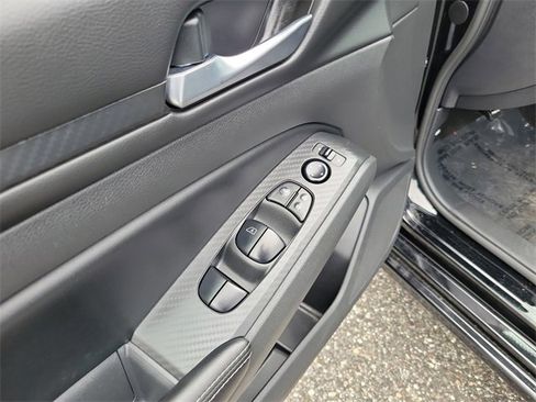 Used 2024 Nissan Altima 2.5 SV image 9