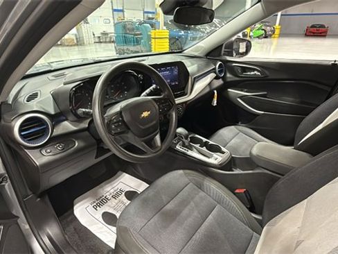 Used 2024 Chevrolet Trax LS image 9
