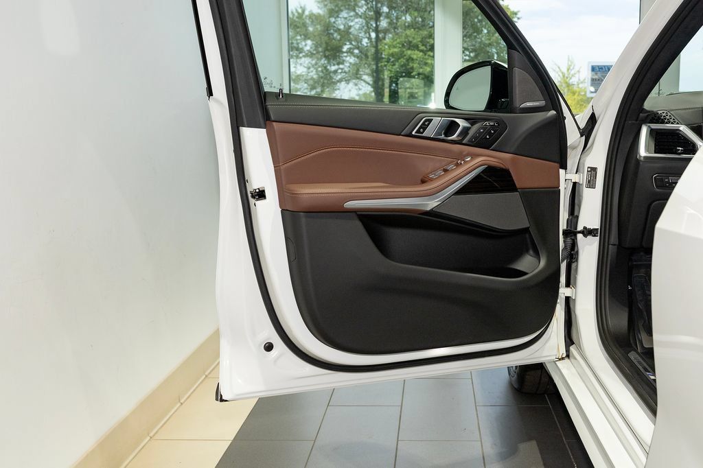 Used 2023 BMW X7 xDrive40i w/ Executive Package AWD/4WD image 19