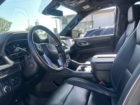 Used 2022 GMC Yukon XL SLT w/ SLT Premium Package AWD/4WD image 14
