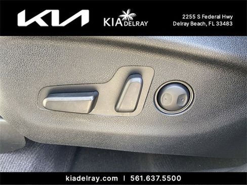 Used 2017 Kia Sorento EX image 18