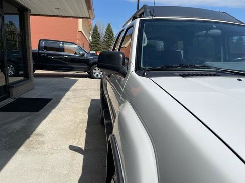 Used 2001 Nissan Xterra SE image 7