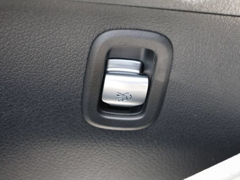 Used 2025 Mercedes-Benz C 300 Sedan image 14