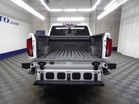 Used 2025 GMC Sierra 1500 AT4 w/ Technology Package AWD/4WD image 45